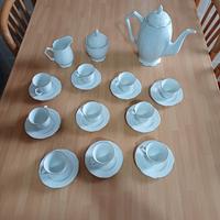 Servizio da caffè in porcellana bianca e oro