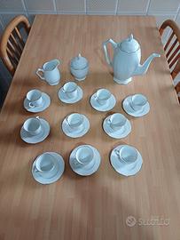 Servizio da caffè in porcellana bianca e oro