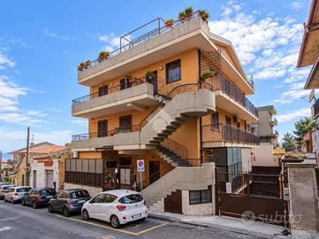 4 LOCALI A GRAVINA DI CATANIA