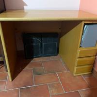 scrivania in legno