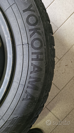 4 pneumatici montati su cerchioni in ferro