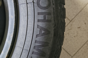 4 pneumatici montati su cerchioni in ferro