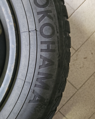 4 pneumatici montati su cerchioni in ferro