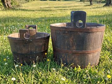 Coppia di tini per uva ideali come fioriere