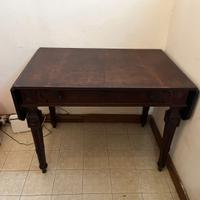 tavolo antico con ante pieghevoli