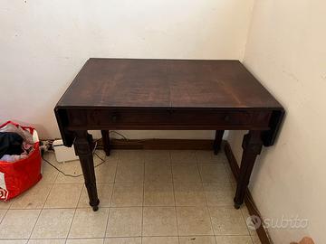 tavolo antico con ante pieghevoli