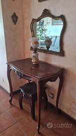 tavolino e specchio antichi