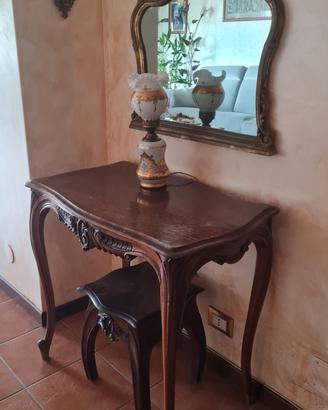 tavolino e specchio antichi