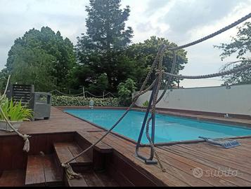 Villa bifamiliare con piscina