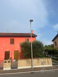 Casa Bifamiliare con giardino