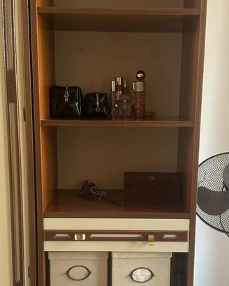 Libreria con cassetti