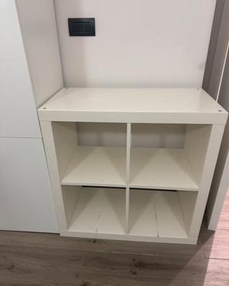 Mobiletto bianco quadrotti