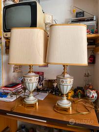 Coppia di eleganti lampade da tavolo in ceramica