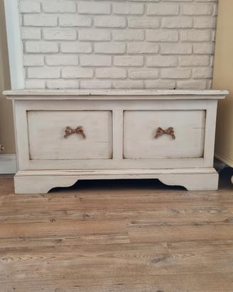 Cassapanca in stile shabby chic 