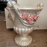 Vaso con decorazioni floreali