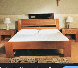 Meraviglioso letto in mogano intarsiato