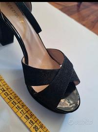 SANDALO NERO BRILLANTINATO CON TACCO ALTO