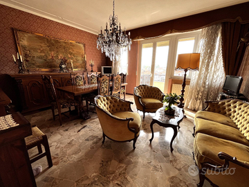 Mobili ed oggetti vari