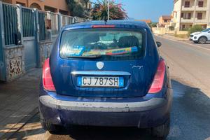 Lancia Y diesel del 2006 con 238.000 km.