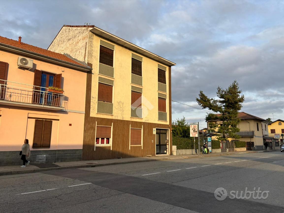 TRIFAMILIARE A NOVARA