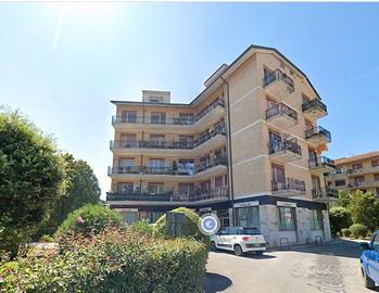 Ampio appartamento con garage e cantina