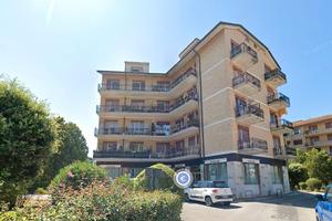 Ampio appartamento con garage e cantina