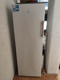 Congelatore a colonna Indesit