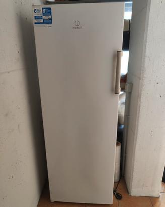 Congelatore a colonna Indesit