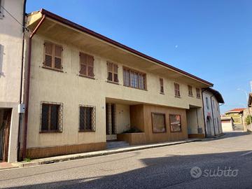 CASA DI AMPIA METRATURA CON SPAZI VERSATILI E ...