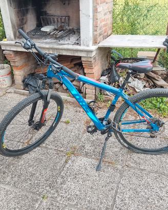 Mountain bike blu taglia gomme 29 in perfette 
