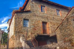 Caratteristica casetta in sasso - lunigiana
