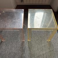 Coppia di tavolini in plexiglass colorato