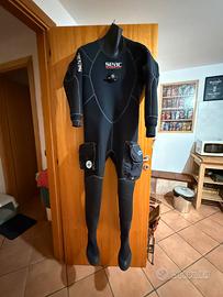 Muta subacquea stagna