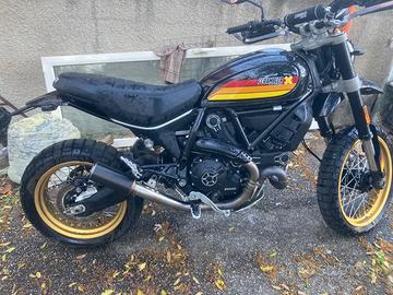 Ducati Scrambler desert sled black edition