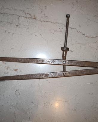 antico compasso a molla