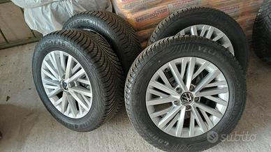 Gomme Goodyear 4 Season 215/60r16 95V + cerchi 