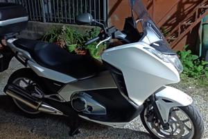 Honda integra 700