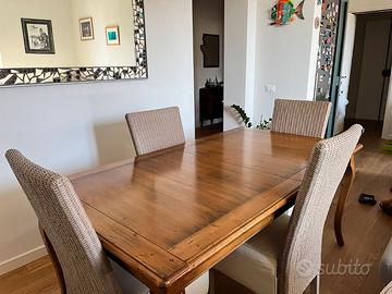 Tavolo legno e sedie