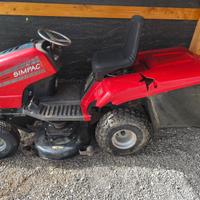 Trattorino tagliaerba con raccolta