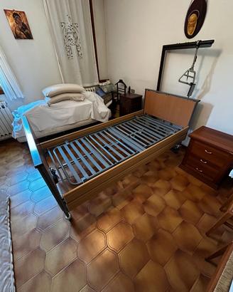Letto ospedaliero con rete elettrica