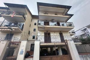 Graziosa Mansarda In Parco Privato Zona Centrale