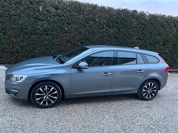 VOLVO V60 SW FAMILIARE , ANNO 2017 CON CAMBIO AUTO