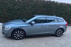 VOLVO V60 SW FAMILIARE , ANNO 2017 CON CAMBIO AUTO