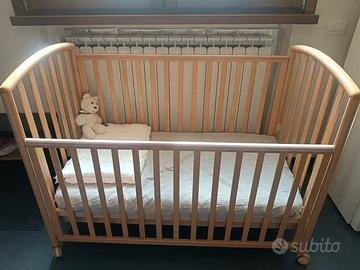 Lettino/culla bimbi/neonati in legno con materasso