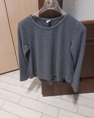Maglia da donna in viscosa colore grigio.