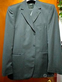 Completo elegante uomo