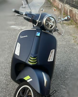 Vespa GTS 300 HPE SuperTech 2023 Blu Opaco