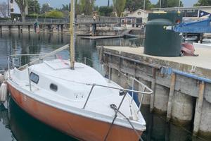Barca a vela sul lago di Garda