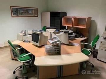 Scrivania a tre postazioni + n. 3 sedie