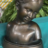 Mezzo busto in bronzo fanciulla